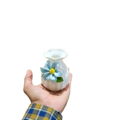 Hand -kneaded vase