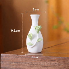 vase with green rosebuds