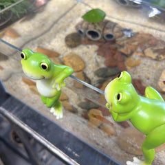 STANDING FROG PAIR