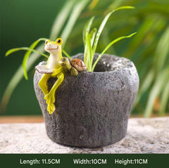 Frog and turtle figurines
