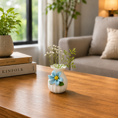 Hand -kneaded vase