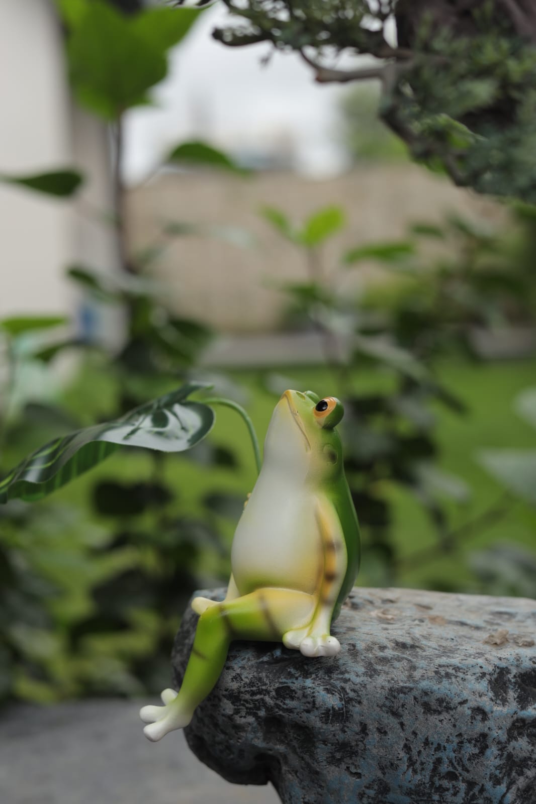 Decorative Garden Frog Figurine