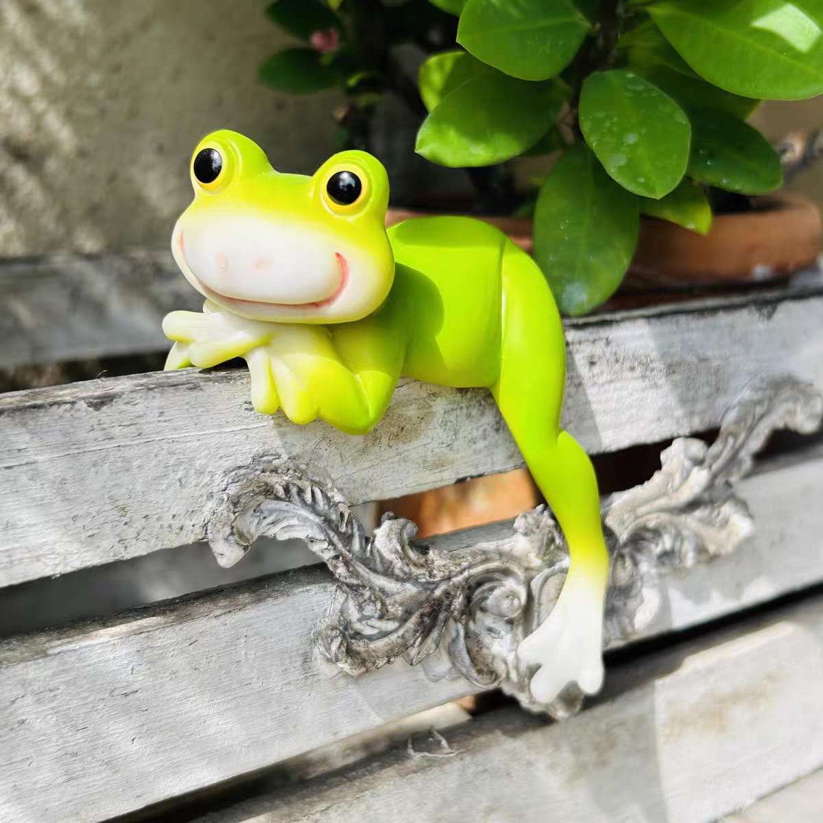 STANDING FROG PAIR
