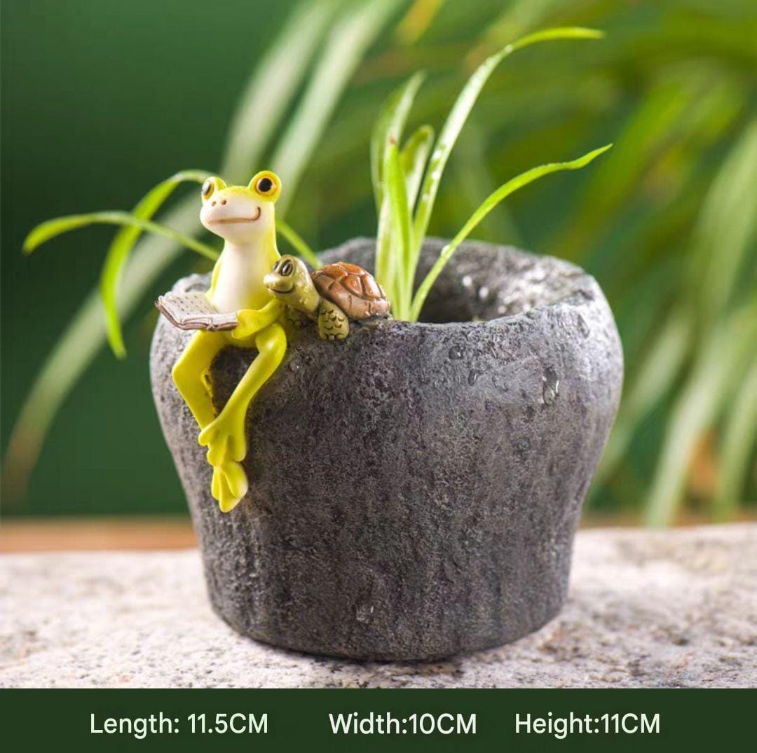 Frog and turtle figurines